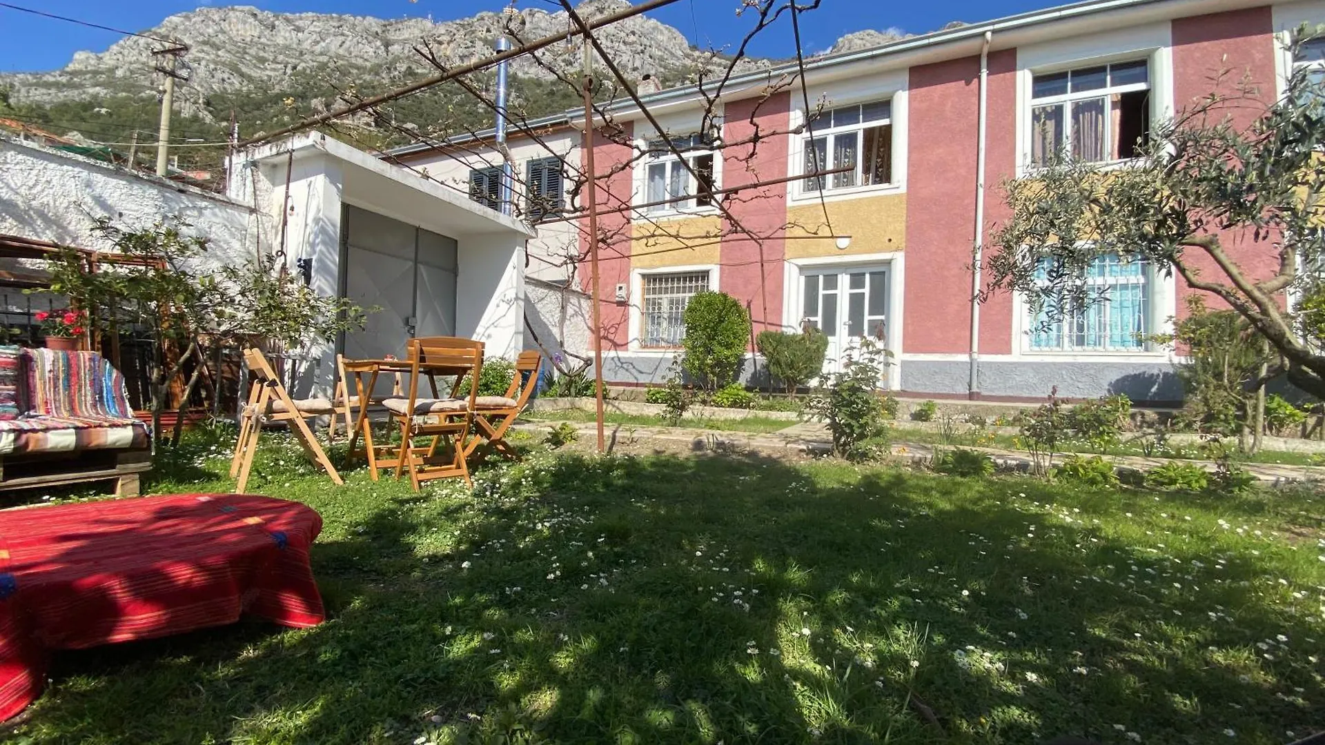 Vila Llulla Krujë 0*,  Albania